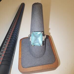 STERLING 925 EUC SZ 9 BLUE TRAPEZOID CRYSTAL COCKTAIL RING